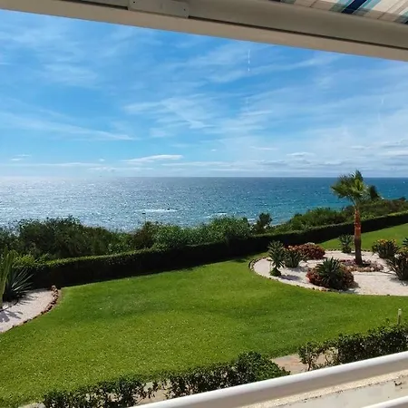 Spectacular 3 Bedrooms Sea Views
