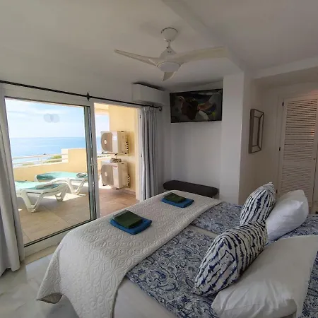 Spectacular 3 Bedrooms Sea Views Apartment
