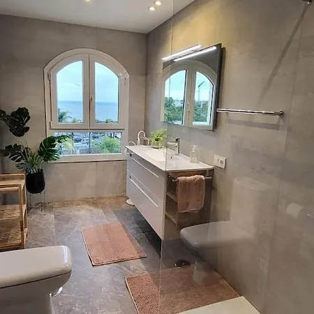Spectacular 3 Bedrooms Sea Views *