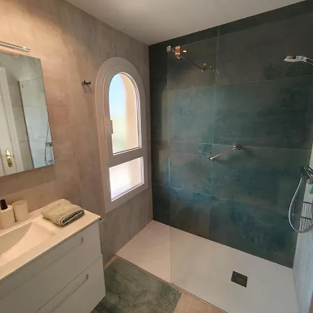 Spectacular 3 Bedrooms Sea Views