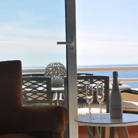 Spectacular 3 Bedrooms Sea Views *