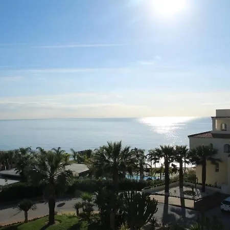 Spectacular 3 Bedrooms Sea Views Apartment